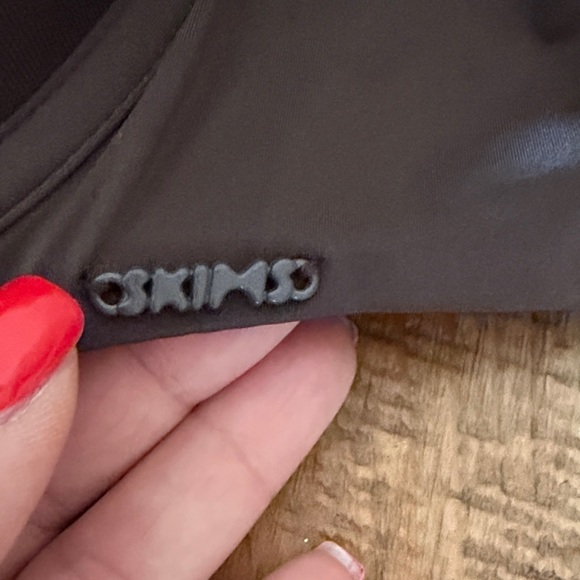 SKIMS Charcoal Bra with Logo Detail - Picture 2 of 4